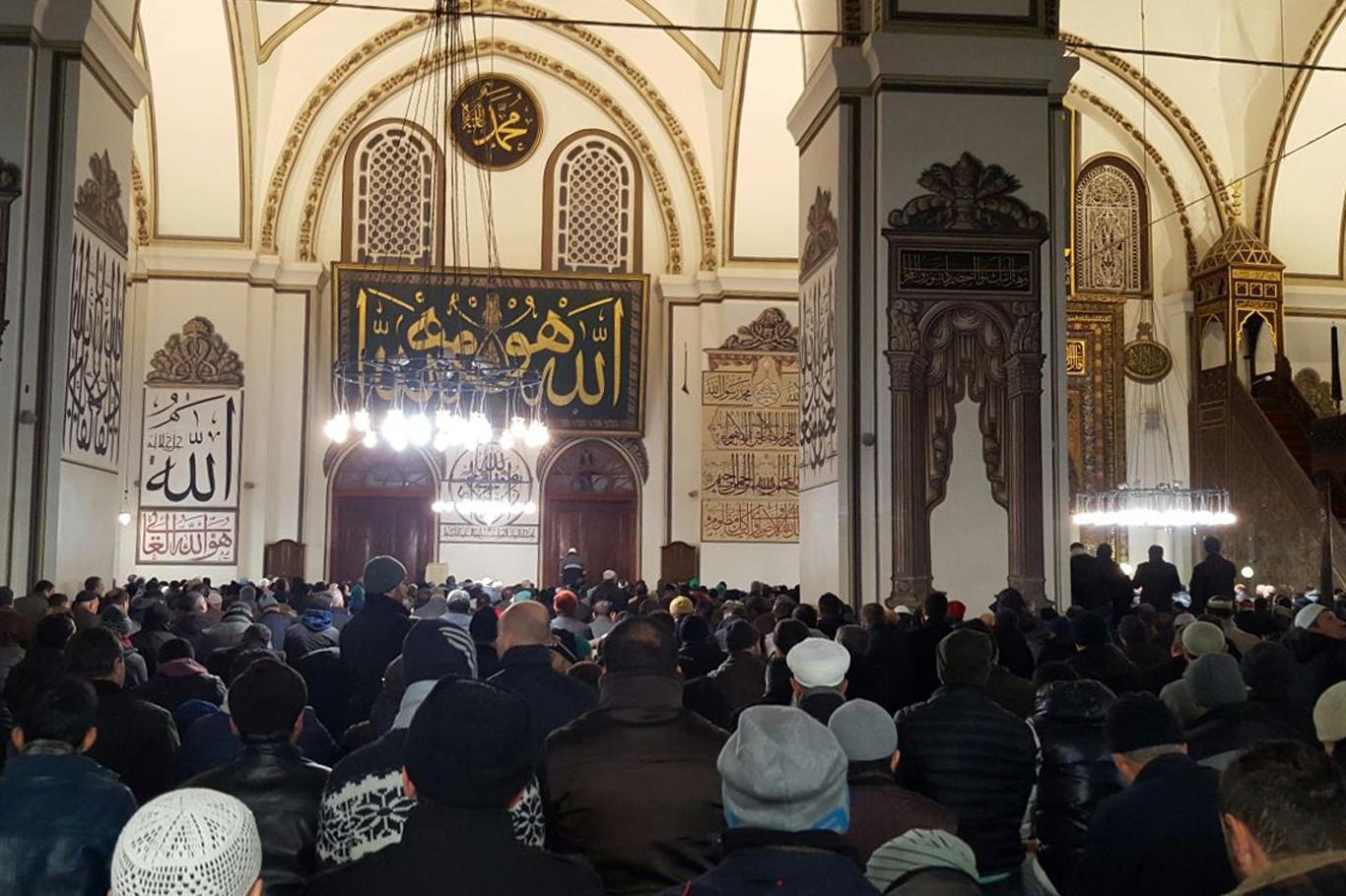'Cami ve mescitlerdeki tabure ve sandalyelere bu kez 'dur' denilebilecek mi?' 'Cami ve mescitlerdeki tabure ve sandalyelere bu kez 'dur' denilebilecek mi?'